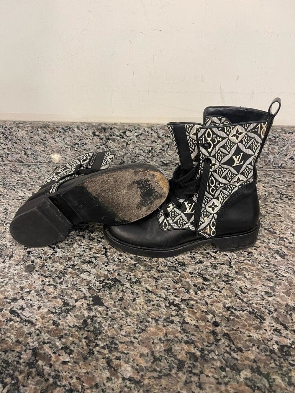 Women's Size 8.5 Louis Vuitton Jacquard Calfskin Lace Up Metropolis 1854 335284